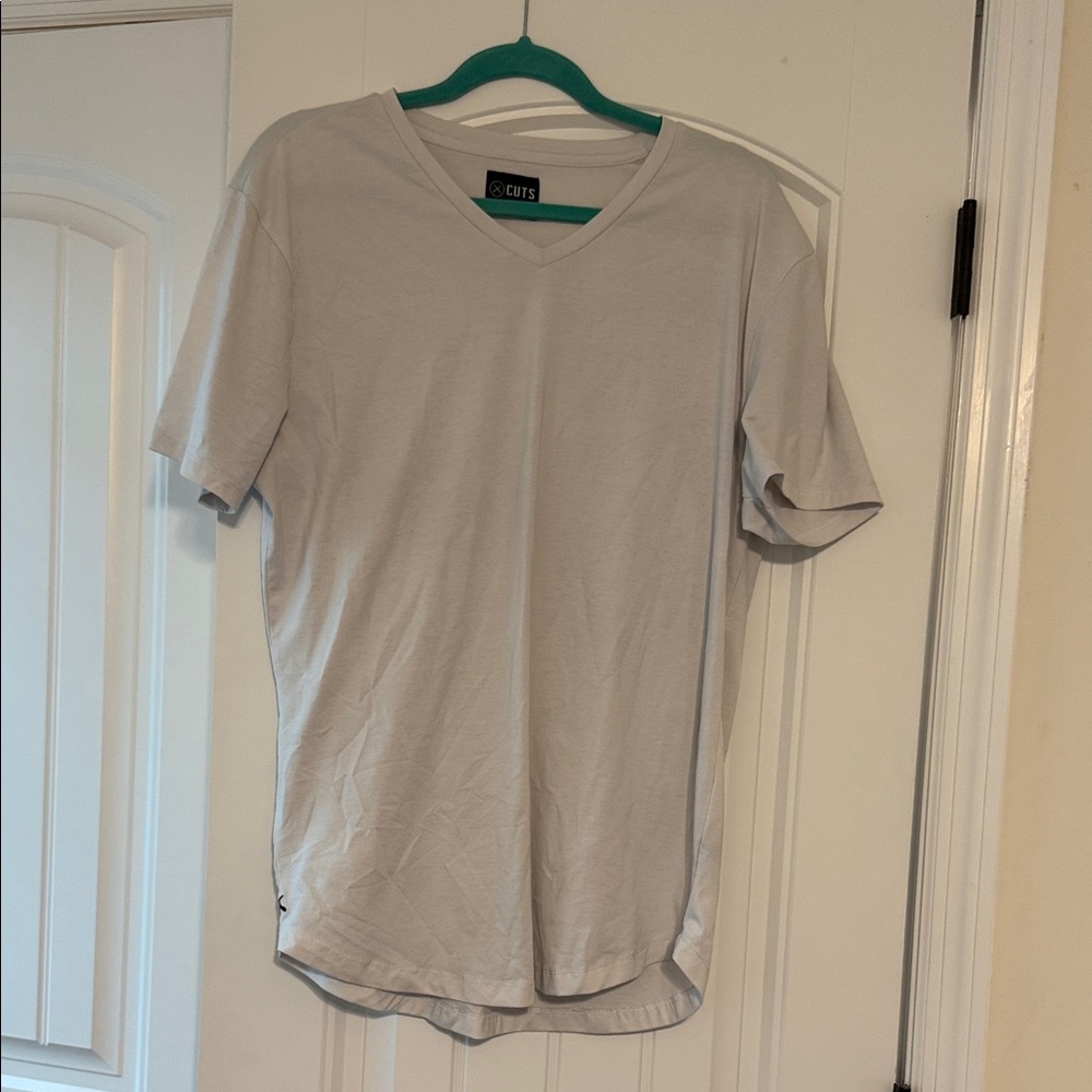 Cuts Clothing Men's Light Gray V-Neck Tee
